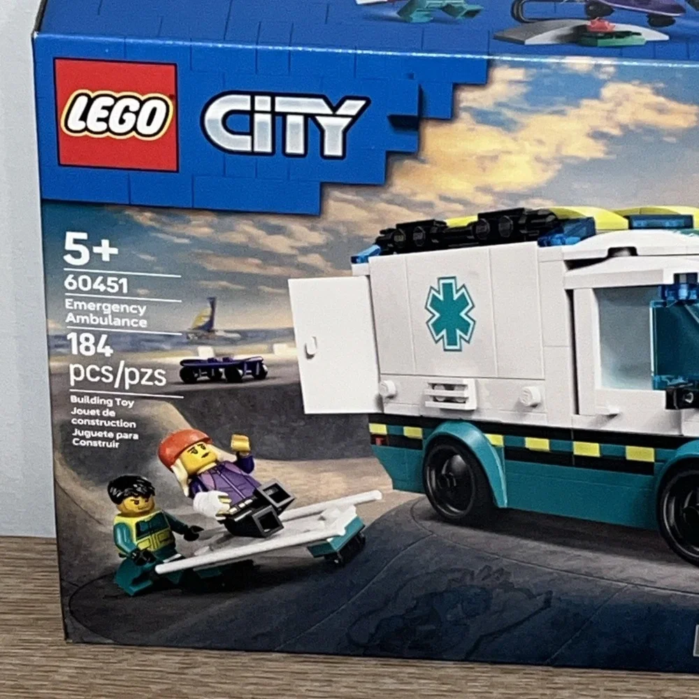 LEGO CITY Emergency Ambulance 60451 Complete Set 184 Pieces Ages 5+ NEW & SEALED